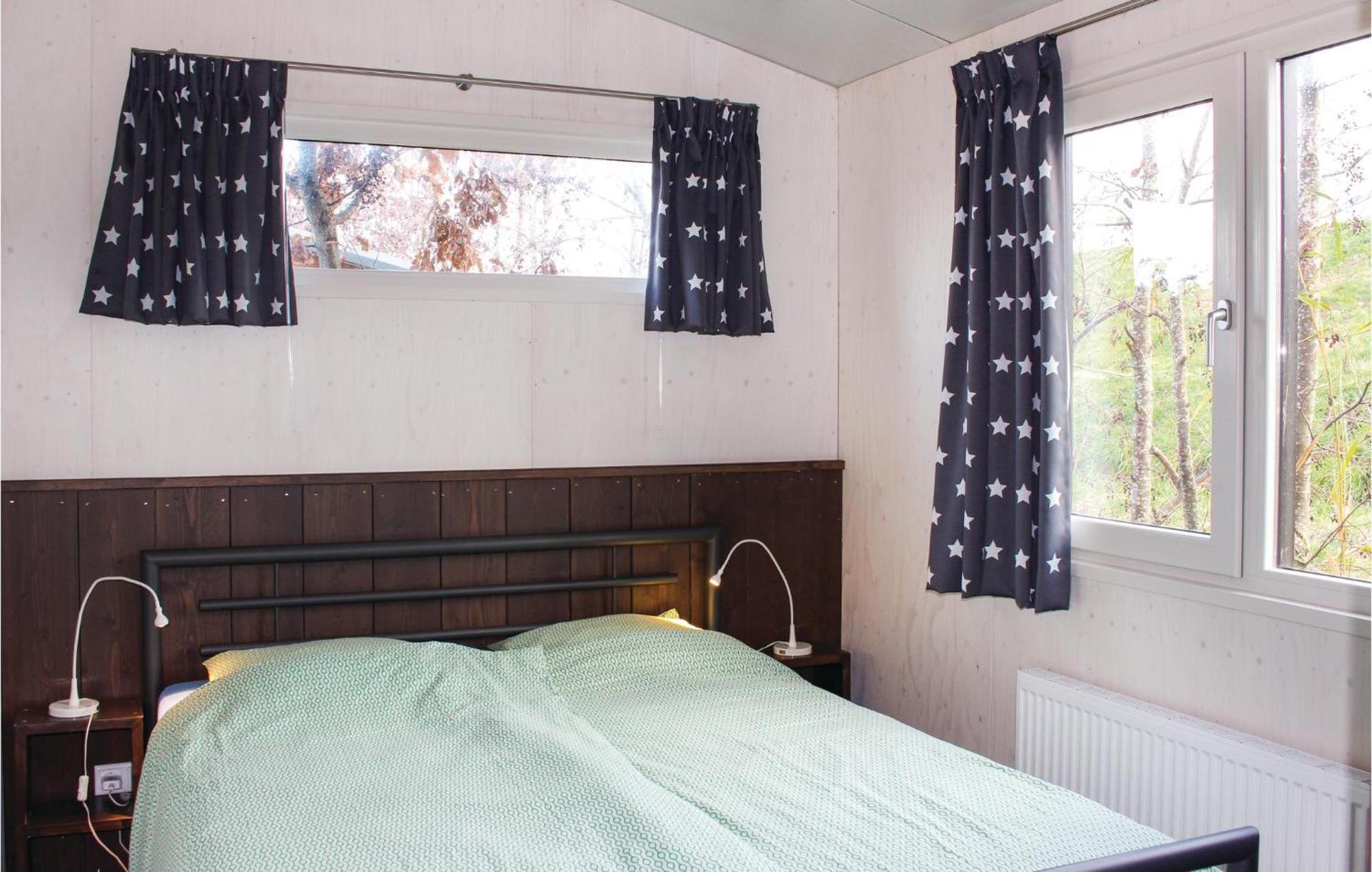 Beautiful Home In Sint-Annaland With Wifi Экстерьер фото